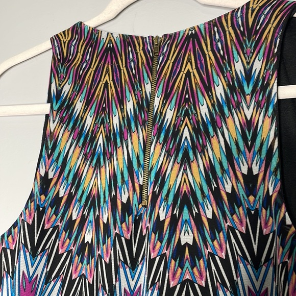Everly Sleeveless Blouse - Picture 5 of 6
